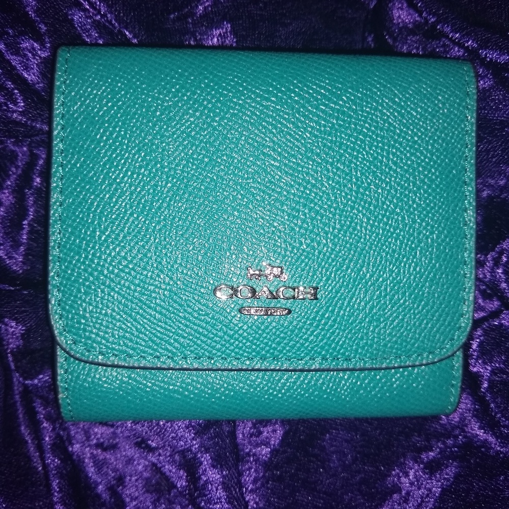🌸 EUC Authentic Coach Wallet🌸